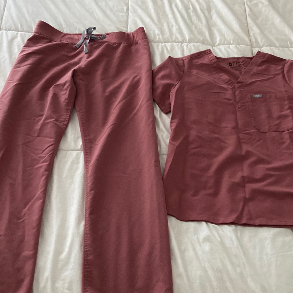 FIGS mauve set